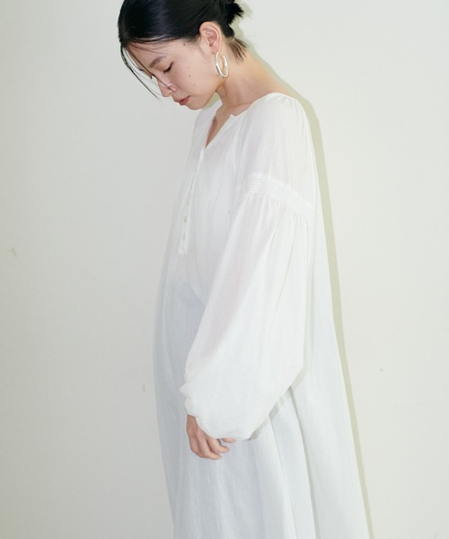 LARUTA(ラルータ)の「【LARUTA】たっぷりギャザーナチュラルガーゼワンピース(ワンピース・レディース・ブラック/イエロー/ブラウン/オフホワイト・FREE)」の9枚目の写真
