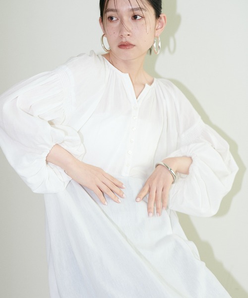 LARUTA（ラルータ）の「【LARUTA】たっぷりギャザーナチュラルガーゼワンピース（ワンピース・レディース・ブラック/イエロー/ブラウン/オフホワイト・FREE）」の11枚目の写真