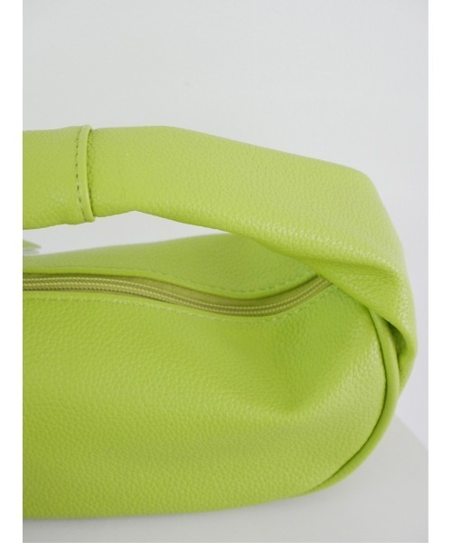 TRUNC（トランクエイティーエイト）の「Round Mini Chain Bag（ショルダーバッグ・レディース・グリーン/ブラック/アイボリー・FREE）」の19枚目の写真