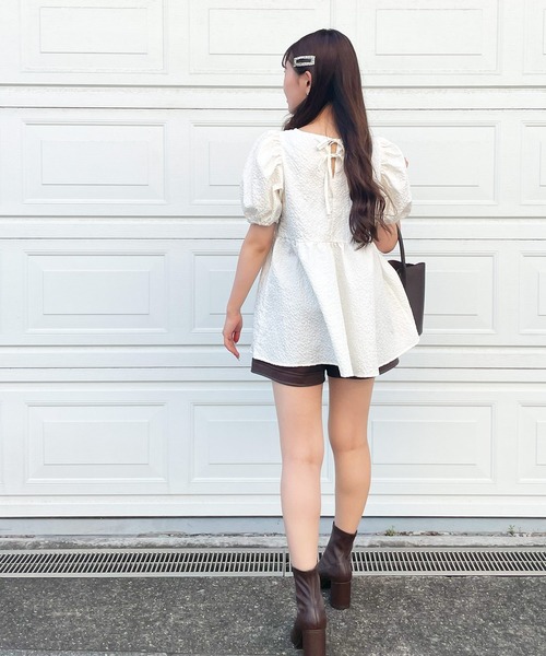 frunco(フランコ)の「emboss peplum blouse(シャツ/ブラウス・レディース・ブラック/ホワイト・FREE)」の16枚目の写真