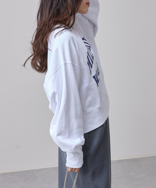 CIAOPANIC TYPY（チャオパニックティピー）の「【新色追加】きれいめクロップド丈カレッジスウェット（スウェット・レディース・チャコールグレー/グレー/ホワイト/ピンク/ブルー・ONE SIZE）」の8枚目の写真