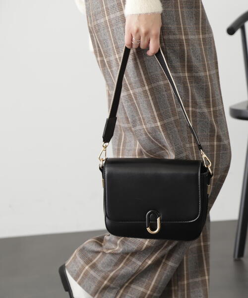 FREE'S MART（フリーズマート）の「◇レトロフラップショルダー（ショルダーバッグ・レディース・ブラック/ブラウン/ホワイト・ﾌﾘ-）」の4枚目の写真