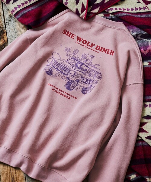 FREAK'S STORE(フリークスストア)の「限定展開 SHE WOLF DINER×FREAK'S STORE/シーウルフダイナー 別注 ビッグシルエット バックプリント クルーネックスウェット/CAR(スウェット・メンズ・ブラック/ホワイト/グレー/ネイビー/ピンク・LARGE/MEDIUM/SMALL)」の5枚目の写真