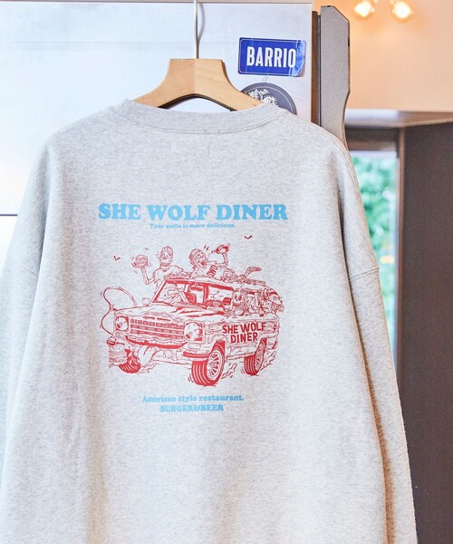 FREAK'S STORE(フリークスストア)の「限定展開 SHE WOLF DINER×FREAK'S STORE/シーウルフダイナー 別注 ビッグシルエット バックプリント クルーネックスウェット/CAR(スウェット・メンズ・ブラック/ホワイト/グレー/ネイビー/ピンク・LARGE/MEDIUM/SMALL)」の6枚目の写真