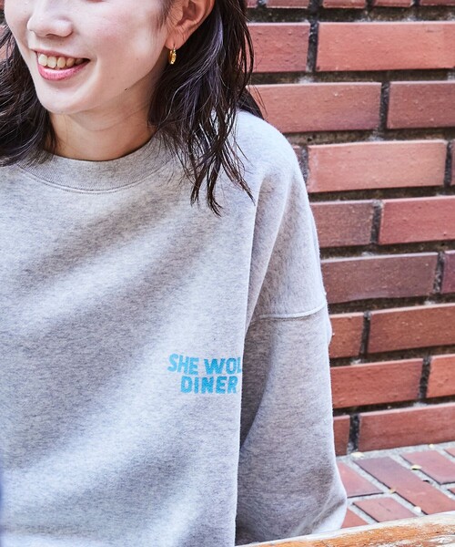 FREAK'S STORE(フリークスストア)の「限定展開 SHE WOLF DINER×FREAK'S STORE/シーウルフダイナー 別注 ビッグシルエット バックプリント クルーネックスウェット/CAR(スウェット・メンズ・ブラック/ホワイト/グレー/ネイビー/ピンク・LARGE/MEDIUM/SMALL)」の7枚目の写真