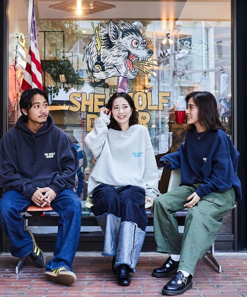 FREAK'S STORE(フリークスストア)の「限定展開 SHE WOLF DINER×FREAK'S STORE/シーウルフダイナー 別注 ビッグシルエット バックプリント クルーネックスウェット/CAR(スウェット・メンズ・ブラック/ホワイト/グレー/ネイビー/ピンク・LARGE/MEDIUM/SMALL)」の11枚目の写真