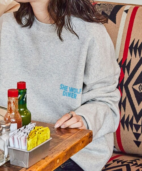 FREAK'S STORE(フリークスストア)の「限定展開 SHE WOLF DINER×FREAK'S STORE/シーウルフダイナー 別注 ビッグシルエット バックプリント クルーネックスウェット/CAR(スウェット・メンズ・ブラック/ホワイト/グレー/ネイビー/ピンク・LARGE/MEDIUM/SMALL)」の13枚目の写真