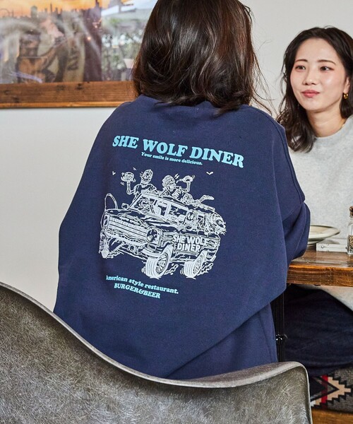 FREAK'S STORE(フリークスストア)の「限定展開 SHE WOLF DINER×FREAK'S STORE/シーウルフダイナー 別注 ビッグシルエット バックプリント クルーネックスウェット/CAR(スウェット・メンズ・ブラック/ホワイト/グレー/ネイビー/ピンク・LARGE/MEDIUM/SMALL)」の18枚目の写真