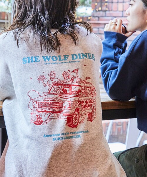 FREAK'S STORE(フリークスストア)の「限定展開 SHE WOLF DINER×FREAK'S STORE/シーウルフダイナー 別注 ビッグシルエット バックプリント クルーネックスウェット/CAR(スウェット・メンズ・ブラック/ホワイト/グレー/ネイビー/ピンク・LARGE/MEDIUM/SMALL)」の21枚目の写真