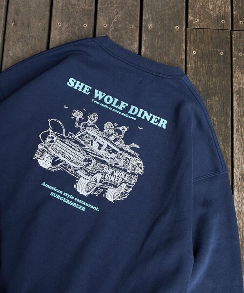 FREAK'S STORE(フリークスストア)の「限定展開 SHE WOLF DINER×FREAK'S STORE/シーウルフダイナー 別注 ビッグシルエット バックプリント クルーネックスウェット/CAR(スウェット・メンズ・ブラック/ホワイト/グレー/ネイビー/ピンク・LARGE/MEDIUM/SMALL)」の22枚目の写真