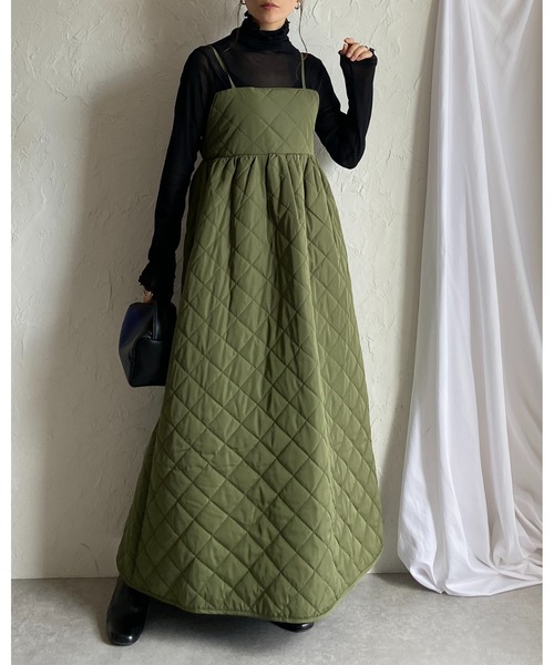 She's Closet(シーズクローゼット)の「Aラインボリュームフレアハイウエストロング丈ダイヤキルティングキャミワンピース(ワンピース・レディース・アイボリー/ブラック/カーキ・FREE)」の5枚目の写真
