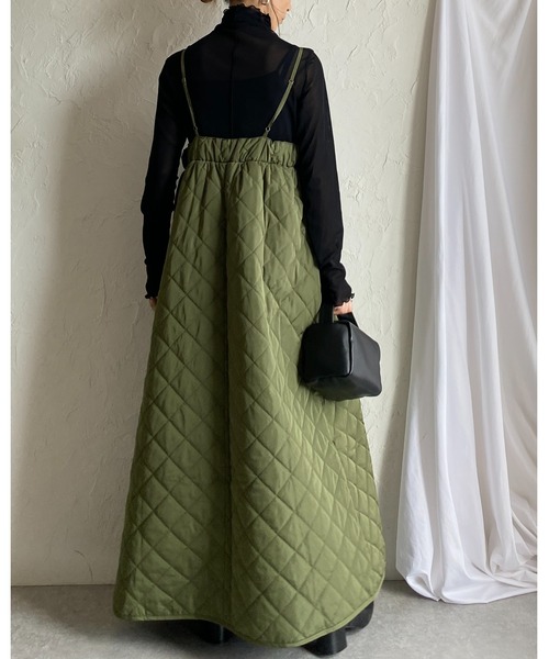 She's Closet(シーズクローゼット)の「Aラインボリュームフレアハイウエストロング丈ダイヤキルティングキャミワンピース(ワンピース・レディース・アイボリー/ブラック/カーキ・FREE)」の6枚目の写真