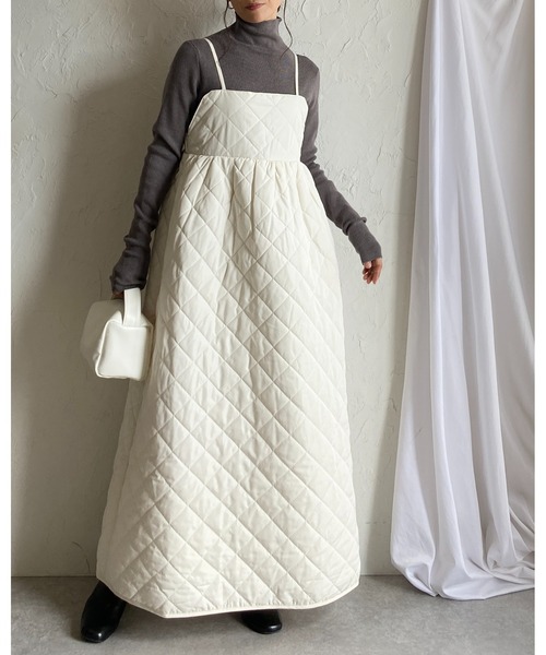 She's Closet(シーズクローゼット)の「Aラインボリュームフレアハイウエストロング丈ダイヤキルティングキャミワンピース(ワンピース・レディース・アイボリー/ブラック/カーキ・FREE)」の8枚目の写真