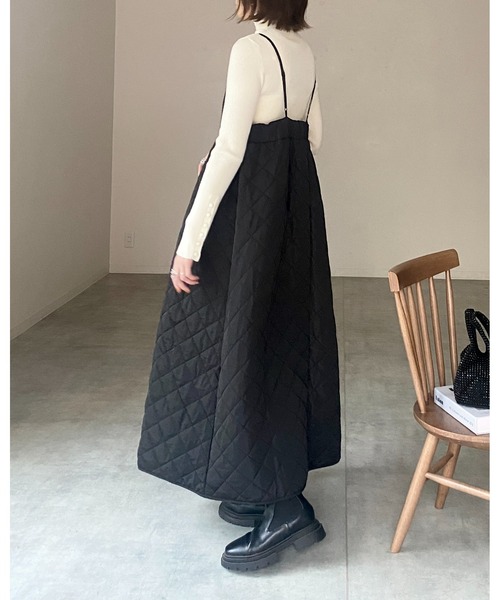 She's Closet(シーズクローゼット)の「Aラインボリュームフレアハイウエストロング丈ダイヤキルティングキャミワンピース(ワンピース・レディース・アイボリー/ブラック/カーキ・FREE)」の12枚目の写真
