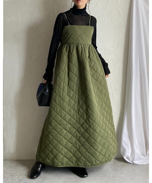 She's Closet(シーズクローゼット)の「Aラインボリュームフレアハイウエストロング丈ダイヤキルティングキャミワンピース(ワンピース・レディース・アイボリー/ブラック/カーキ・FREE)」の14枚目の写真