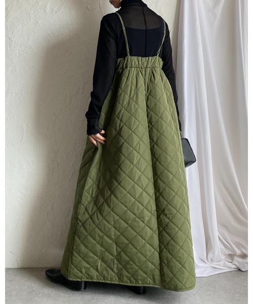 She's Closet(シーズクローゼット)の「Aラインボリュームフレアハイウエストロング丈ダイヤキルティングキャミワンピース(ワンピース・レディース・アイボリー/ブラック/カーキ・FREE)」の16枚目の写真