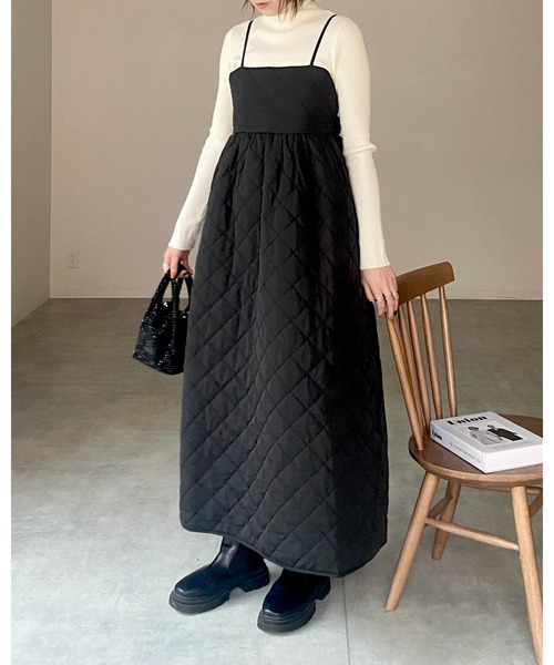 She's Closet(シーズクローゼット)の「Aラインボリュームフレアハイウエストロング丈ダイヤキルティングキャミワンピース(ワンピース・レディース・アイボリー/ブラック/カーキ・FREE)」の20枚目の写真