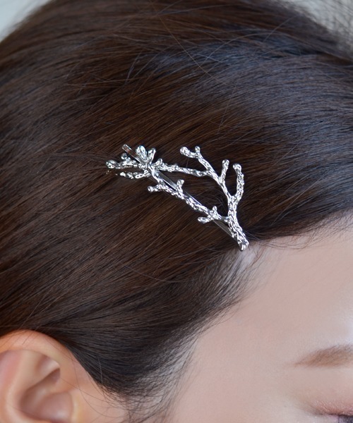Fun & Daily(ファンアンドデイリー)の「F&D : Deer horn hairpin(ヘアピン・レディース・ゴールド/シルバー・FREE)」の2枚目の写真