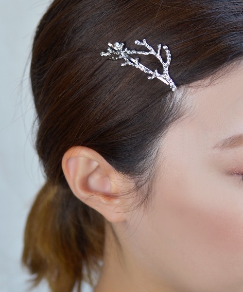 Fun & Daily(ファンアンドデイリー)の「F&D : Deer horn hairpin(ヘアピン・レディース・ゴールド/シルバー・FREE)」の4枚目の写真