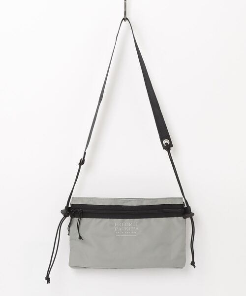 FREDRIK PACKERS(フレドリックパッカーズ)の「FREDRIK PACKERS フレドリックパッカーズ / 420D UTILITY SACK-M(ショルダーバッグ・レディース・ブラック/カーキ/シルバー・ONESIZE)」の3枚目の写真