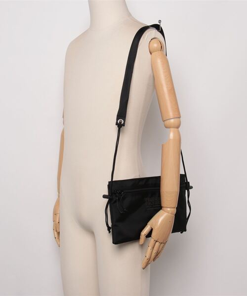 FREDRIK PACKERS(フレドリックパッカーズ)の「FREDRIK PACKERS フレドリックパッカーズ / 420D UTILITY SACK-M(ショルダーバッグ・レディース・ブラック/カーキ/シルバー・ONESIZE)」の7枚目の写真