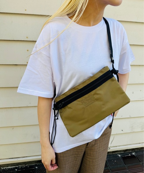 FREDRIK PACKERS(フレドリックパッカーズ)の「FREDRIK PACKERS フレドリックパッカーズ / 420D UTILITY SACK-M(ショルダーバッグ・レディース・ブラック/カーキ/シルバー・ONESIZE)」の2枚目の写真