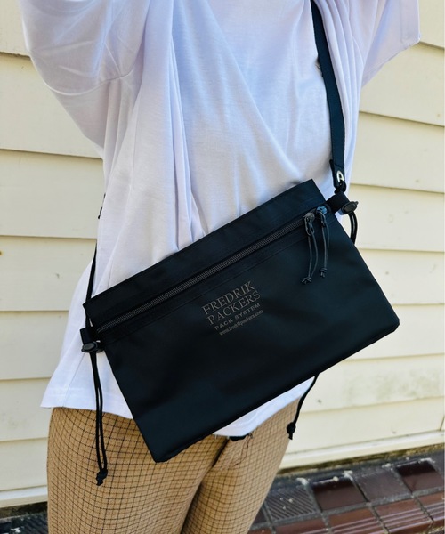 FREDRIK PACKERS(フレドリックパッカーズ)の「FREDRIK PACKERS フレドリックパッカーズ / 420D UTILITY SACK-M(ショルダーバッグ・レディース・ブラック/カーキ/シルバー・ONESIZE)」の8枚目の写真