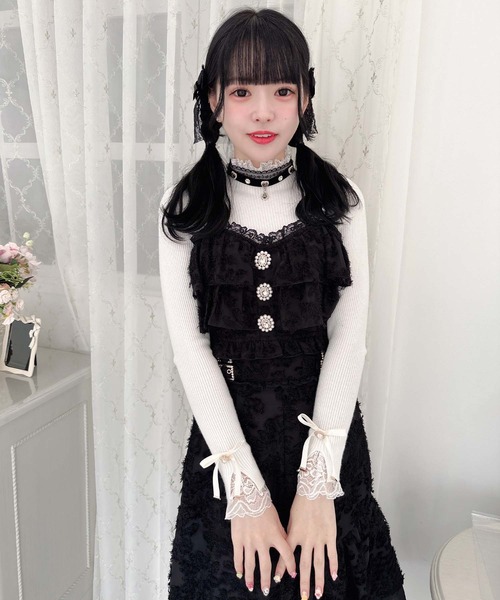 ROJITA(ロジータ)の「ラッフルフェザービスチェ(ベスト・レディース・ブラック/ピンク/アイボリー・FREE)」の4枚目の写真