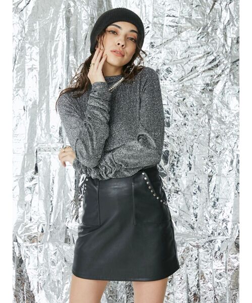 EVRIS（エヴリス）の「フェイクレザースタッズミニスカート（スカート・レディース・ブラック/ベージュ・SMALL/MEDIUM）」の4枚目の写真