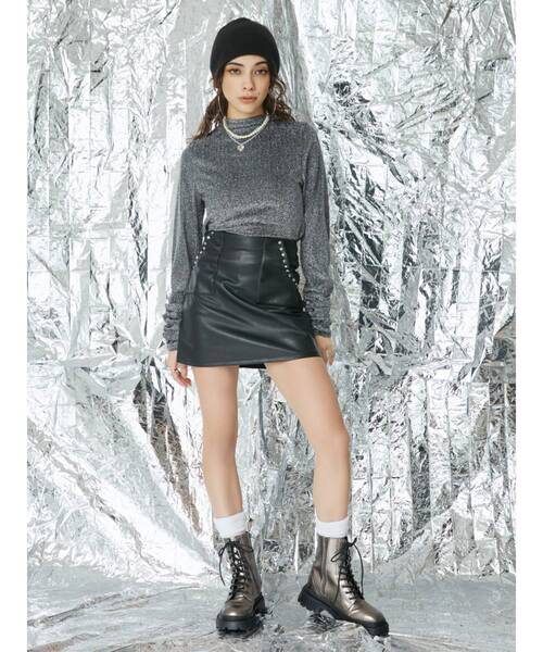 EVRIS（エヴリス）の「フェイクレザースタッズミニスカート（スカート・レディース・ブラック/ベージュ・SMALL/MEDIUM）」の5枚目の写真