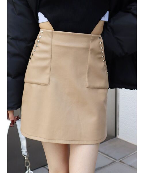 EVRIS（エヴリス）の「フェイクレザースタッズミニスカート（スカート・レディース・ブラック/ベージュ・SMALL/MEDIUM）」の10枚目の写真