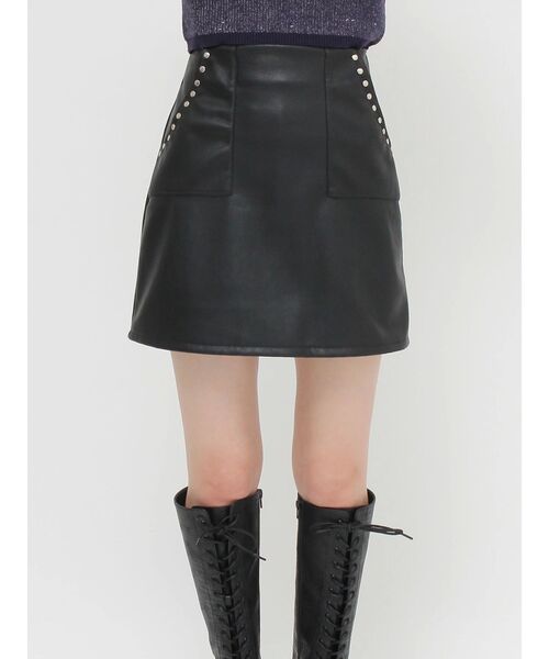 EVRIS（エヴリス）の「フェイクレザースタッズミニスカート（スカート・レディース・ブラック/ベージュ・SMALL/MEDIUM）」の13枚目の写真