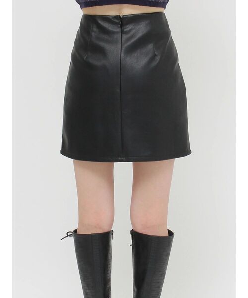 EVRIS（エヴリス）の「フェイクレザースタッズミニスカート（スカート・レディース・ブラック/ベージュ・SMALL/MEDIUM）」の15枚目の写真