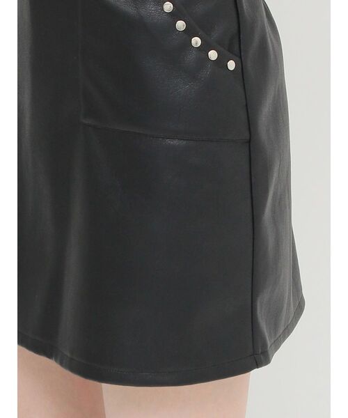 EVRIS（エヴリス）の「フェイクレザースタッズミニスカート（スカート・レディース・ブラック/ベージュ・SMALL/MEDIUM）」の18枚目の写真