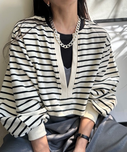 ULEULA（ウルア）の「深Vネック裏毛スウェットトレーナー/ボリュームスリーブスウェット（スウェット・レディース・ホワイト/グレー/ホワイト×ブラック/ブラック・FREE）」の2枚目の写真