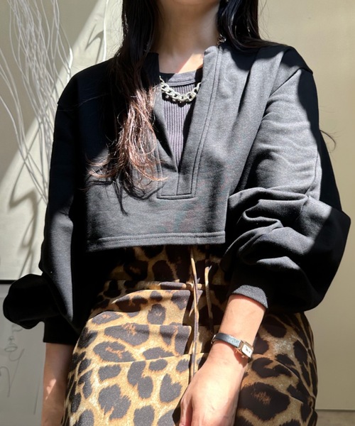 ULEULA（ウルア）の「深Vネック裏毛スウェットトレーナー/ボリュームスリーブスウェット（スウェット・レディース・ホワイト/グレー/ホワイト×ブラック/ブラック・FREE）」の3枚目の写真