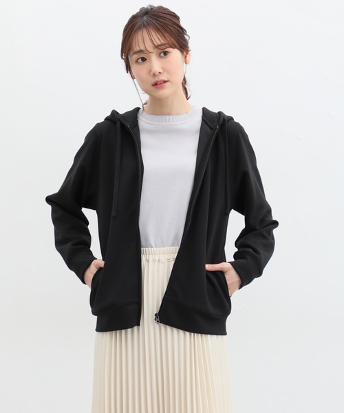 Honeys（ハニーズ）の「きれいめジップパーカー（パーカー・レディース・ブルー/グレー/ラベンダー/ベージュ/ピンク/ライトベージュ/イエロー系その他/ブラック/アイボリー・3L/LL/L/M/S）」の3枚目の写真