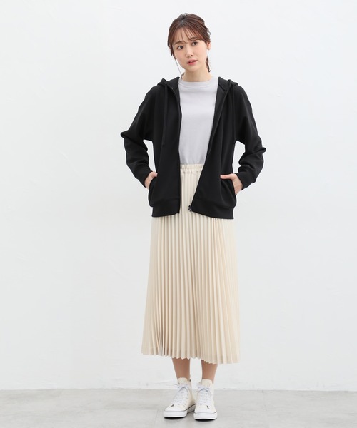 Honeys（ハニーズ）の「きれいめジップパーカー（パーカー・レディース・ブルー/グレー/ラベンダー/ベージュ/ピンク/ライトベージュ/イエロー系その他/ブラック/アイボリー・3L/LL/L/M/S）」の12枚目の写真