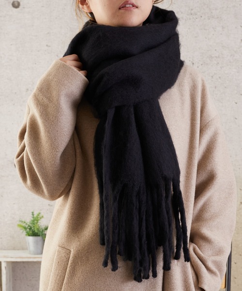 VIBGYOR Women（ヴィブジョー　ウィメン）の「【urge select】ボリューム フリンジ マフラー（マフラー・レディース・ブラック/その他10/その他9/ライトブルー/ロイヤルブルー/その他13/その他12/その他14/その他3/ピンク/その他8/その他7/その他15/その他5/コーラルピンク/オフホワイト/その他6/その他2/グリーン/その他16/その他11/レッド/その他4/ピンクベージュ/その他1/ベージュ/ベビーピンク/ブラウン/ライトベージュ/オリーブ/グレー・FREE）」の3枚目の写真