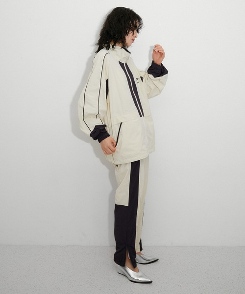 ADAM ET ROPE'（アダムエロペ）の「【UMBRO for ADAM ET ROPE'】TRACK JK（その他アウター・レディース・ネイビー/キナリ・M）」の4枚目の写真