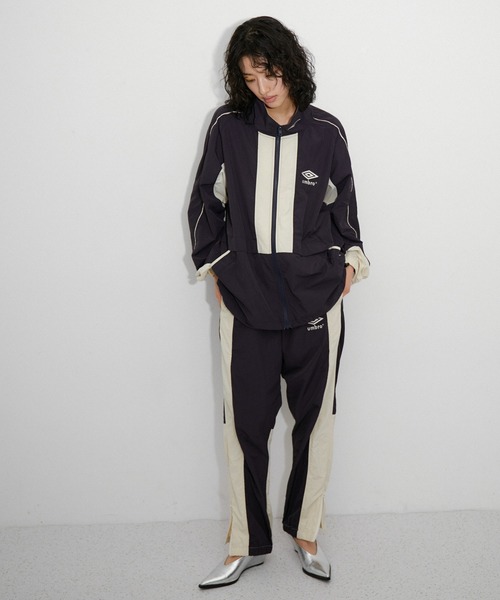 ADAM ET ROPE'（アダムエロペ）の「【UMBRO for ADAM ET ROPE'】TRACK JK（その他アウター・レディース・ネイビー/キナリ・M）」の21枚目の写真