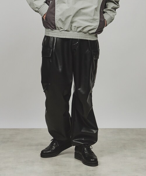 tk.TAKEO KIKUCHI(ティーケータケオキクチ)の「◆シンセティックレザーバギーカーゴパンツ(カーゴパンツ・メンズ・ブラック系3・01/02/03)」の12枚目の写真