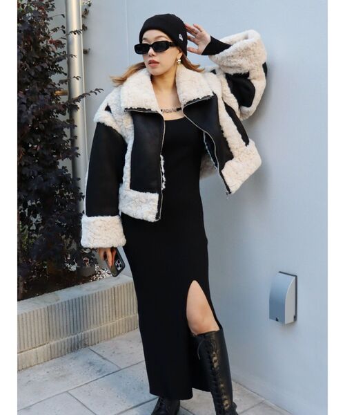 EVRIS(エヴリス)の「デコルテラインロングニットワンピース(ワンピース・レディース・アイボリー/ブラック/グリーン・FREE)」の22枚目の写真