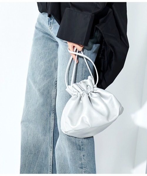 Settimissimo（セッティミッシモ）の「オーバルデザイン 巾着 2WAY バッグ（ショルダーバッグ・レディース・ブラック/シルバー・FREE）」の2枚目の写真