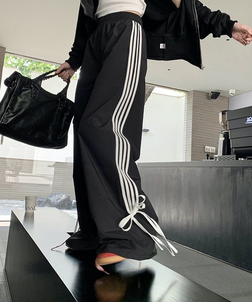 HALEY PESCA（ヘーリーペスカ）の「HALEY PESCA/ルーズデザイン　リボン付きトラックパンツ（スウェットパンツ・レディース・ブラック・SMALL/MEDIUM/LARGE）」の16枚目の写真