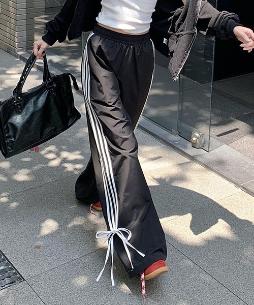 HALEY PESCA（ヘーリーペスカ）の「HALEY PESCA/ルーズデザイン　リボン付きトラックパンツ（スウェットパンツ・レディース・ブラック・SMALL/MEDIUM/LARGE）」の6枚目の写真