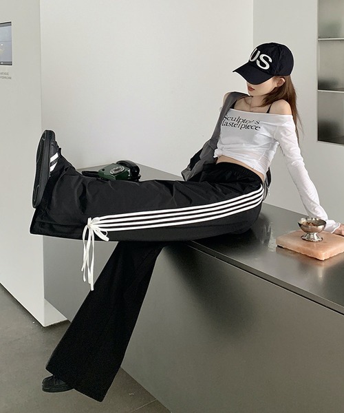 HALEY PESCA（ヘーリーペスカ）の「HALEY PESCA/ルーズデザイン　リボン付きトラックパンツ（スウェットパンツ・レディース・ブラック・SMALL/MEDIUM/LARGE）」の4枚目の写真