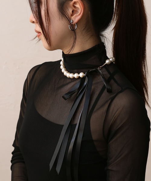 colleca la（コレカラ）の「サテンリボンパールネックレス（ネックレス・レディース・ブラック/ベージュ・ﾌﾘ-）」の3枚目の写真