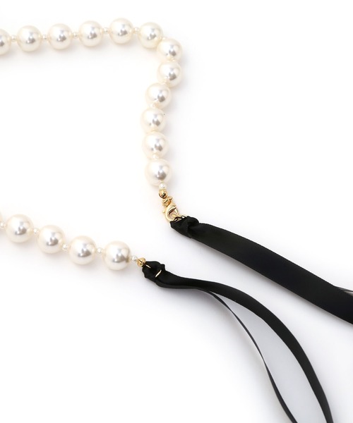 colleca la（コレカラ）の「サテンリボンパールネックレス（ネックレス・レディース・ブラック/ベージュ・ﾌﾘ-）」の10枚目の写真