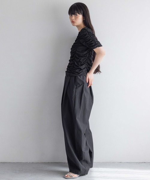 yuw(ユウ)の「シャーリングプルオーバー 113871(Tシャツ/カットソー・レディース・ピンク/ホワイト/ブラック・FREE)」の22枚目の写真